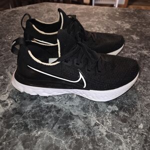 Nike Black and White Running Shoes